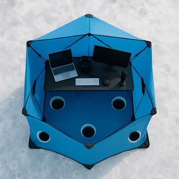 Floorplan of a larger shelter with two holes and a shared rig board